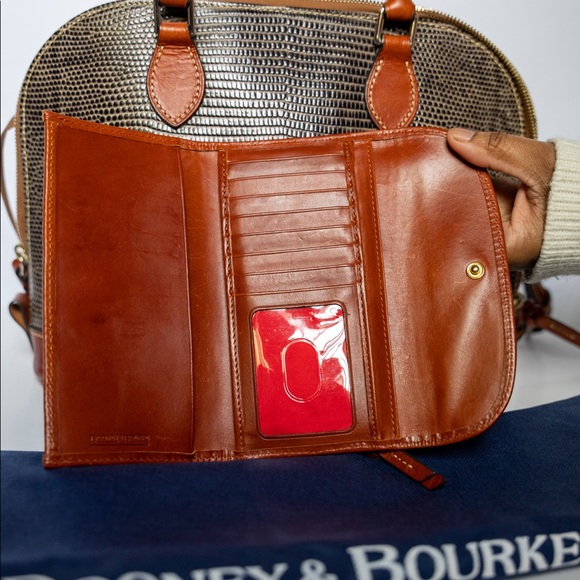 Dooney and Bourke handbag with wallet and dust bag - Picture 10 of 11